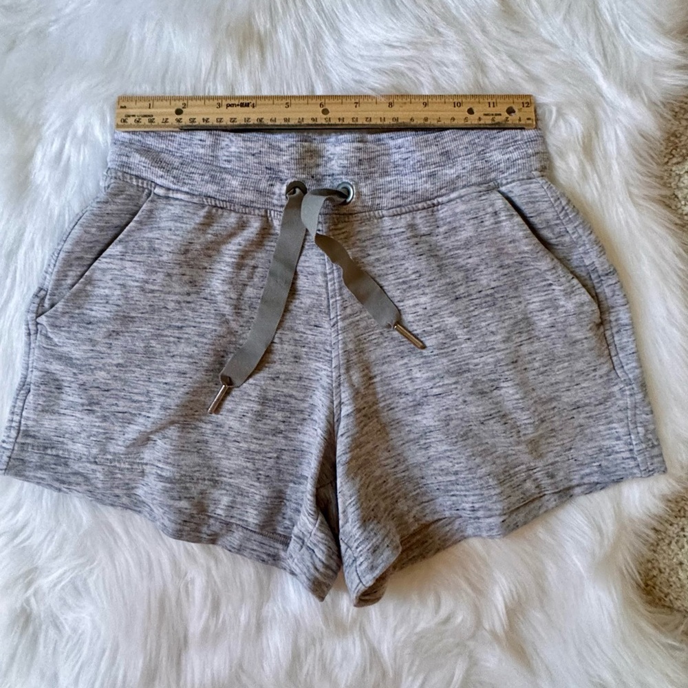 Athleta  Shorts Womens Small Grey Mid Rise Drawstring Pockets Balance 4" Shortie - Picture 5 of 7